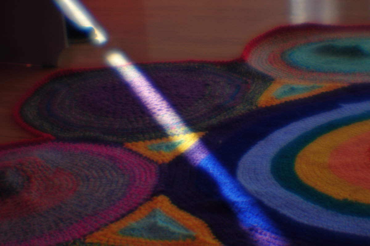 Свет на вязаном коврике - Тома Олисаева