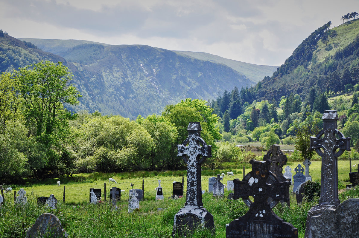 На старом ирландском кладбище Глендалох - Андрей Крючков
