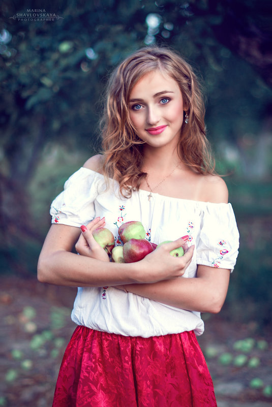 Собирая яблочки - Марина Шавловская