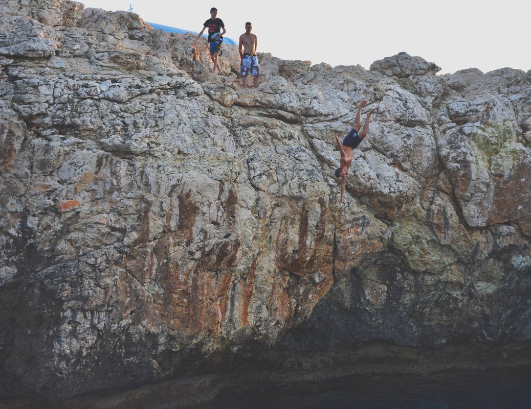 Jumpers, Cyprus, July 2015 - Olga Chertanovskaya