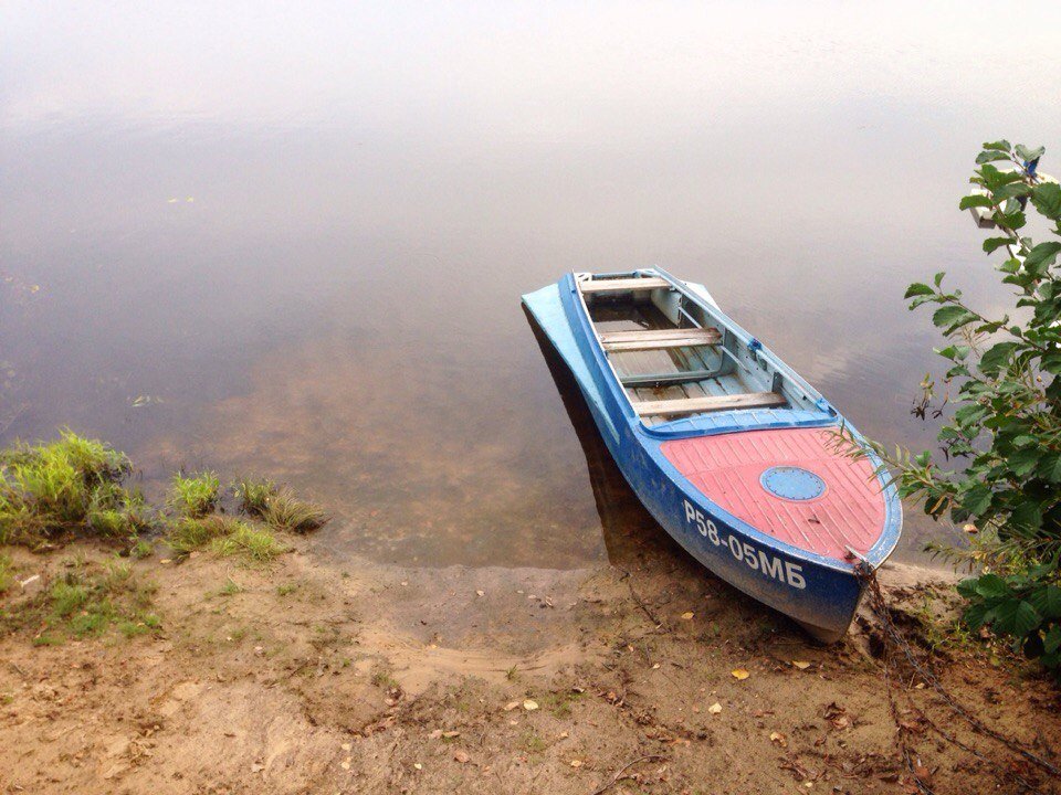 Одинокая лодка - из лета в осень - VINOKUROV 