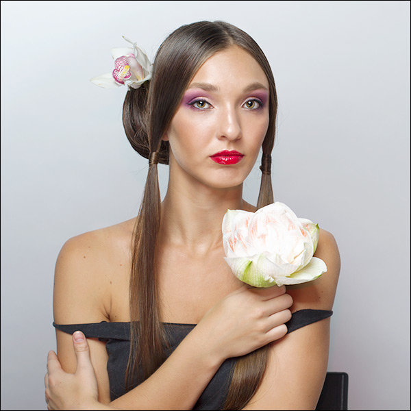 Девушка с цветком - Инна Пивоварова