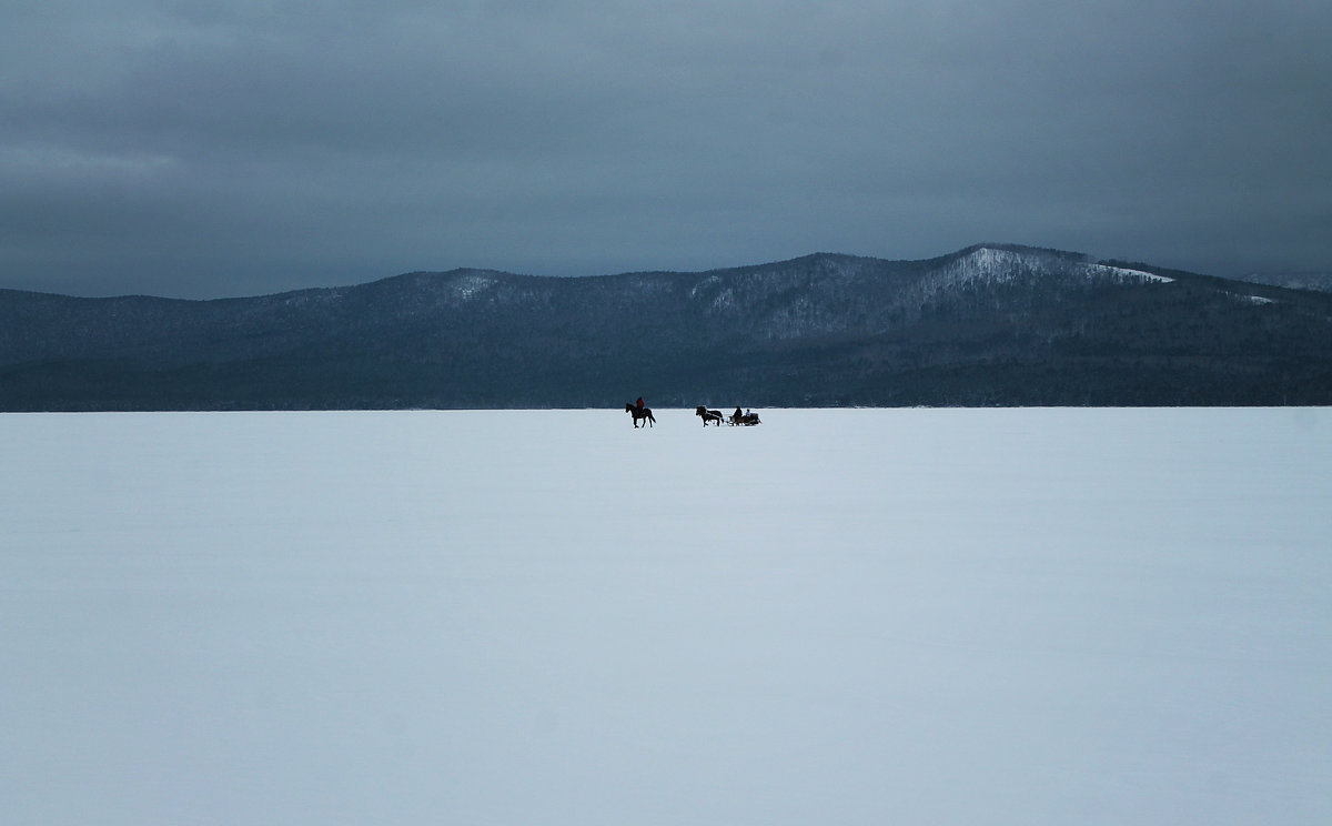зимой можно и на санях по озеру кататься - Анна Ковалёва