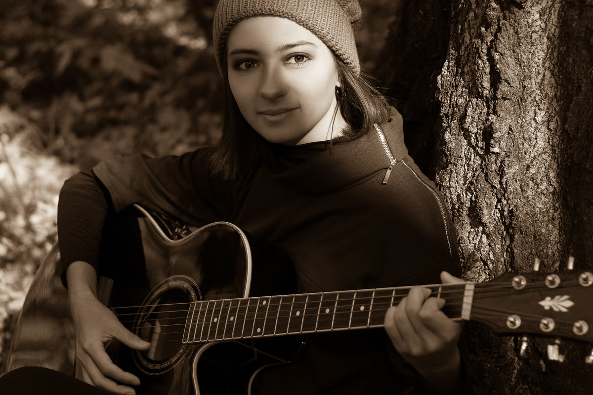 Девушка с гитарой - Марина Коноферчук