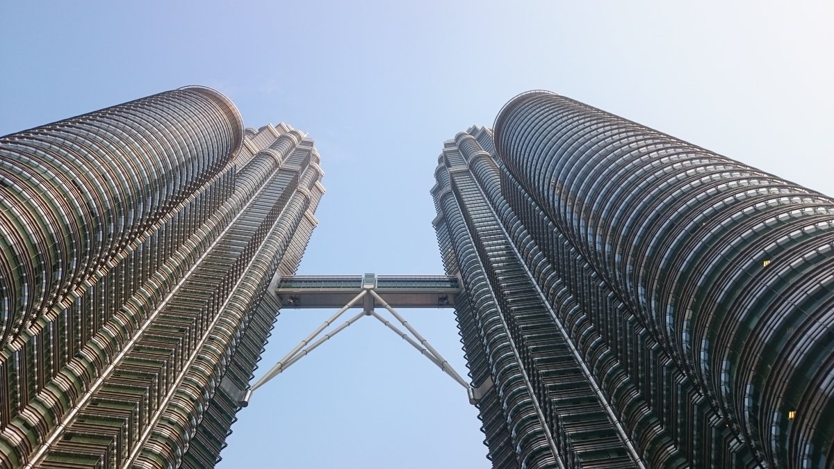 Малазия.Башни-близнецы Петронас, символ Куала- Лумпур.Высота 451,9метра - Жанна Викторовна