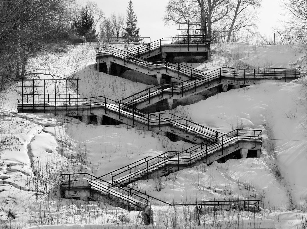 Лестница к нагорному парку - Михаил Кузнецов