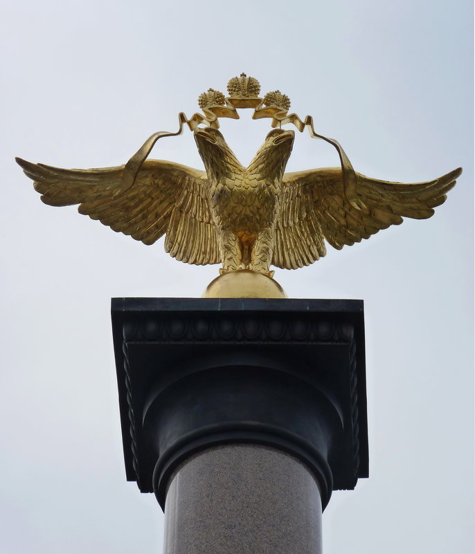 золотой двуглавый орел – символ Российского государства. - Galina Leskova