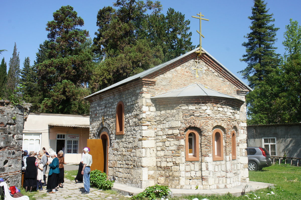 Действующая часовня  абхазских чудотворцев Ореста и Лонгина, построенная в XIX веке - Елена Павлова (Смолова)