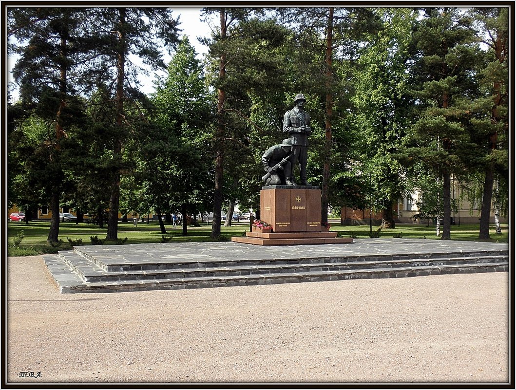 Памятник офицерам и солдатам, погибшим во вторую мировую войну - Вера 