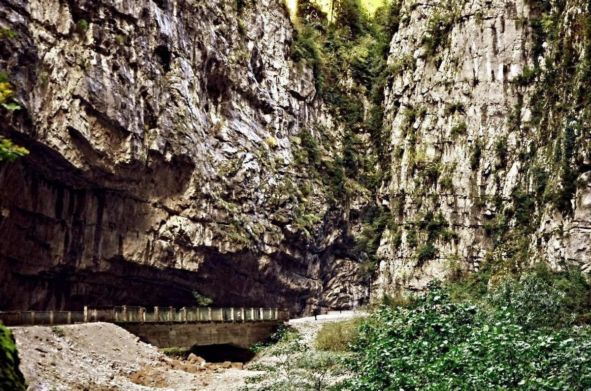 Ущелье на реке Бзыбь «Каменный мешок» - Елена Павлова (Смолова)
