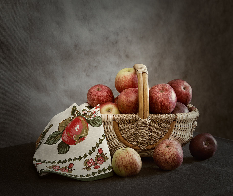 Натюрморт с яблоками. - Лилия *