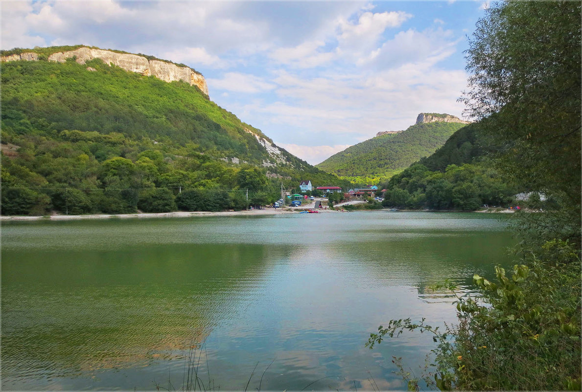 Озеро на Мангупе - Эля Юрасова