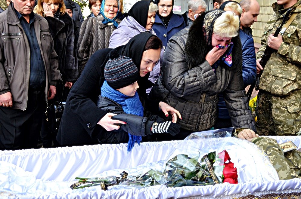 Прощання сина з батьком, який загинув у АТО - Степан Карачко