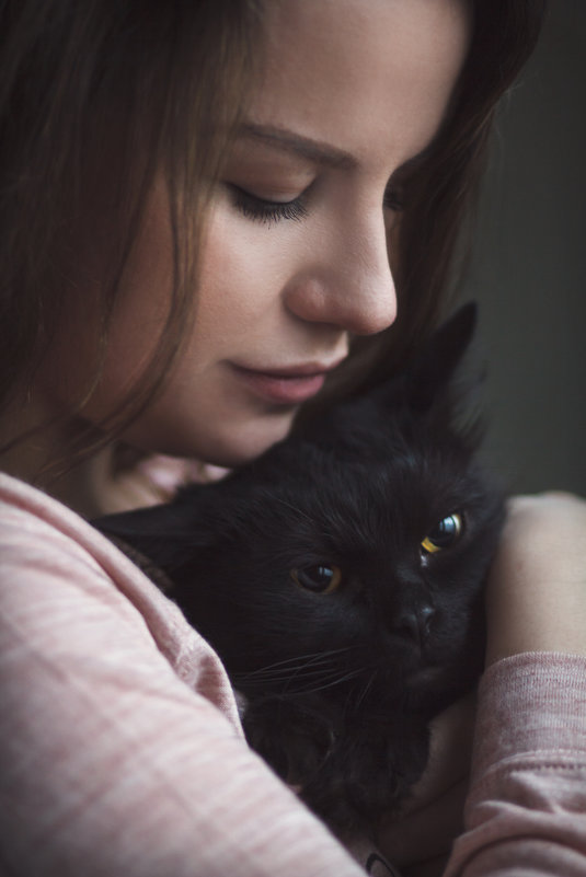 девушка с котом - Александра Реброва