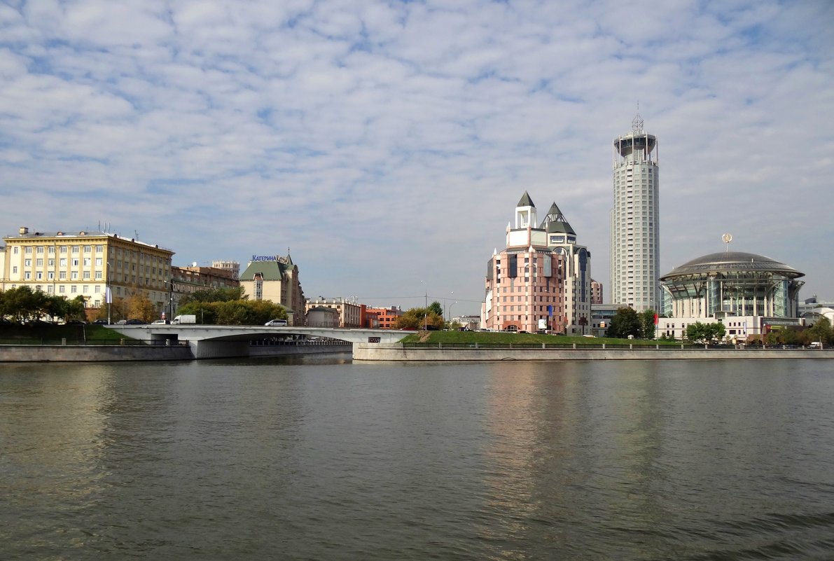 архитектура вдоль Москва-реки - Валентина. .