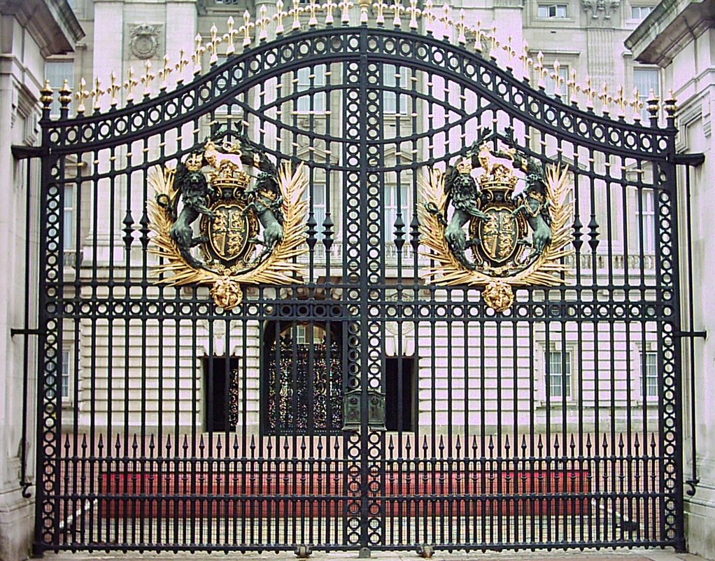Ворота Букингемского дворца - Владимир Фролов