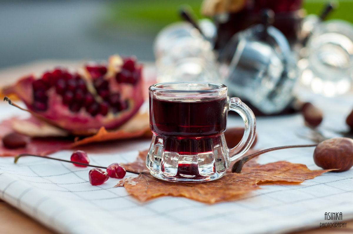 Pomegranate juice - Asinka Photography