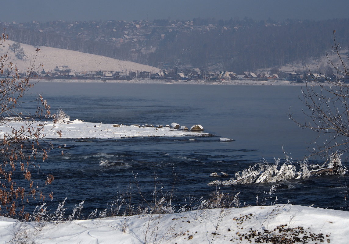 В реке студёная вода,покрыты снегом берега,однако уж,пришла она - сибирская зима... - Александр Попов