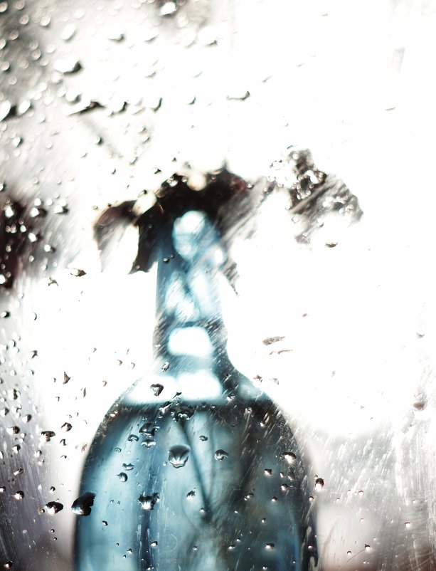 Лиана в голубой бутылке вспоминает дождь..) - Ирина Сивовол