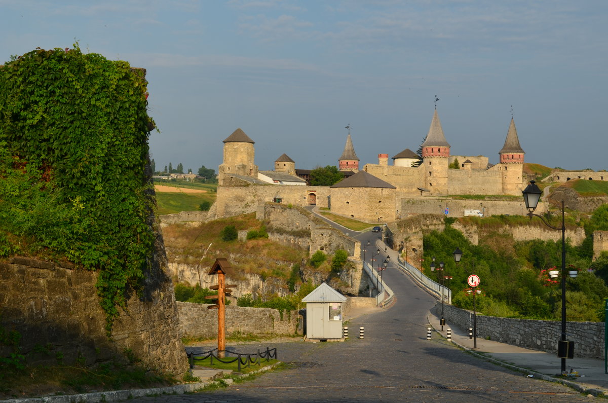 крепость утром - ruslan romaniuk