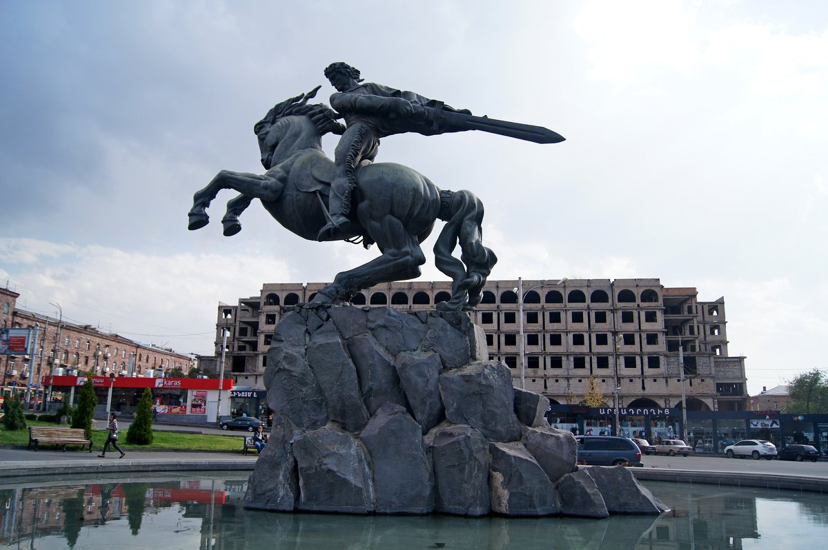 Памятник Давиду Сасунскому - Tata Wolf