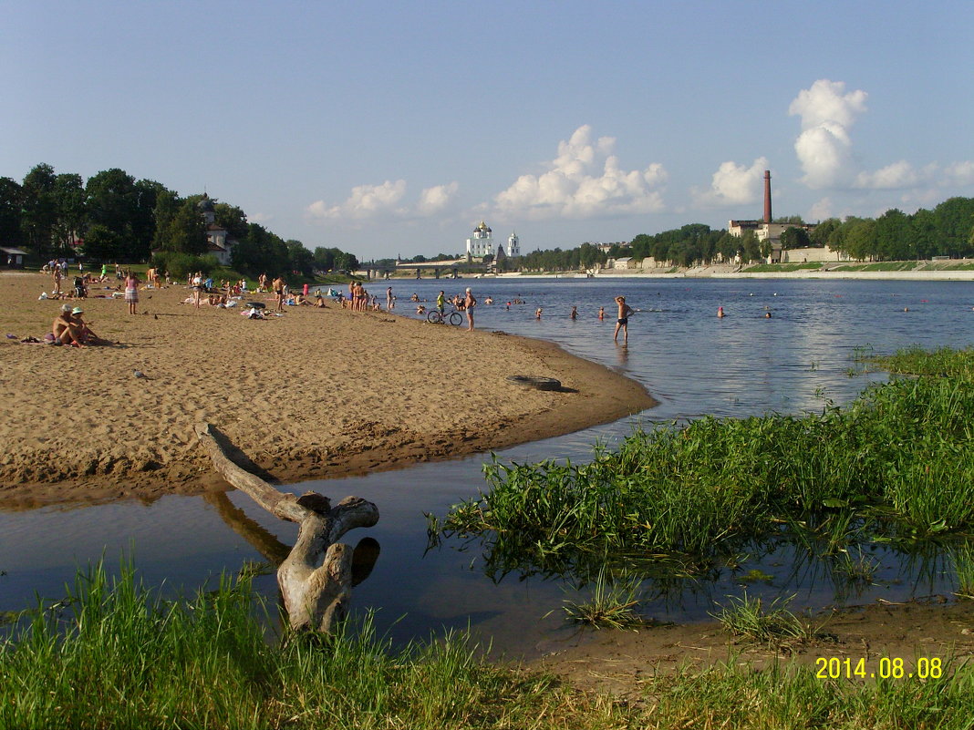 На реке Великой пляж, рядом Кремль, а не муляж... - Виктор Мухин