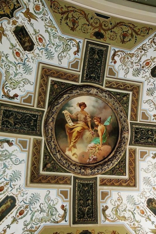 Потолок вестибюля оформлен арабесками - Елена Павлова (Смолова)