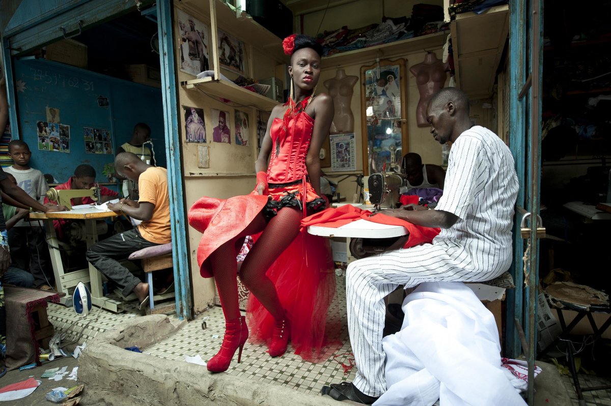 Dakar Fashion Week / автор фото Vincent Boisot, France - Виктор | Индеец Острие Бревна