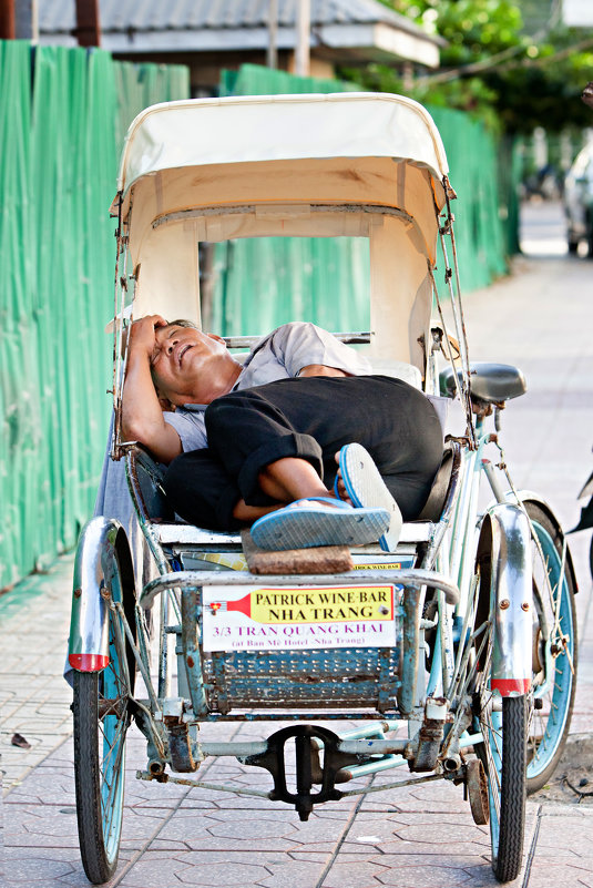 Вьетнам. Уставший рикша...))) - Иван Клёц
