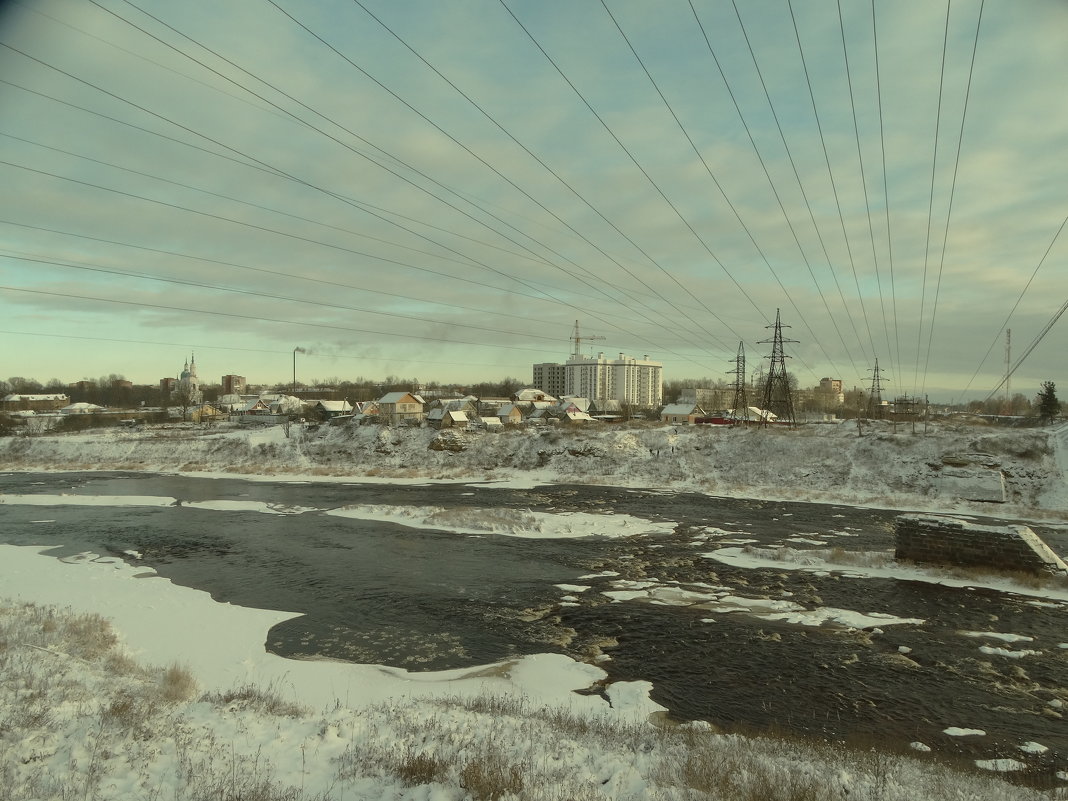 вид с левого берега реки Луга на окраину Кингисеппа - Михаил Жуковский