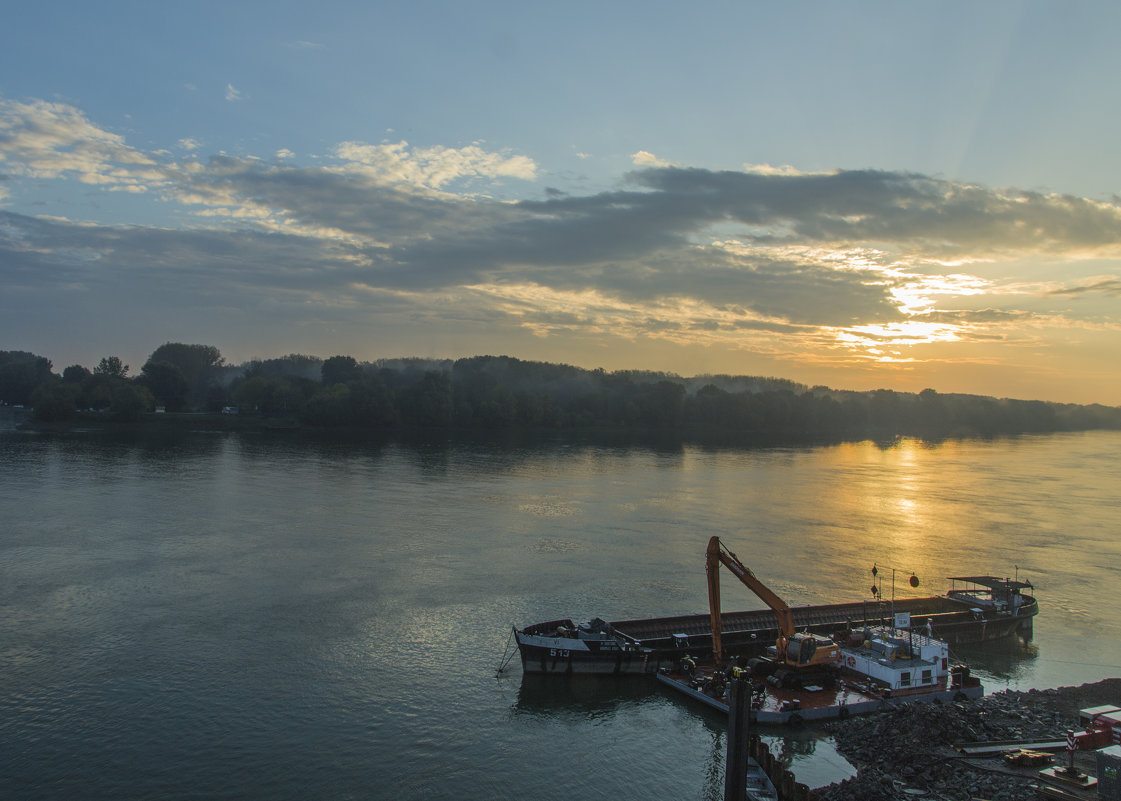 Утро на Дунае. Венгрия - Gennadiy Karasev
