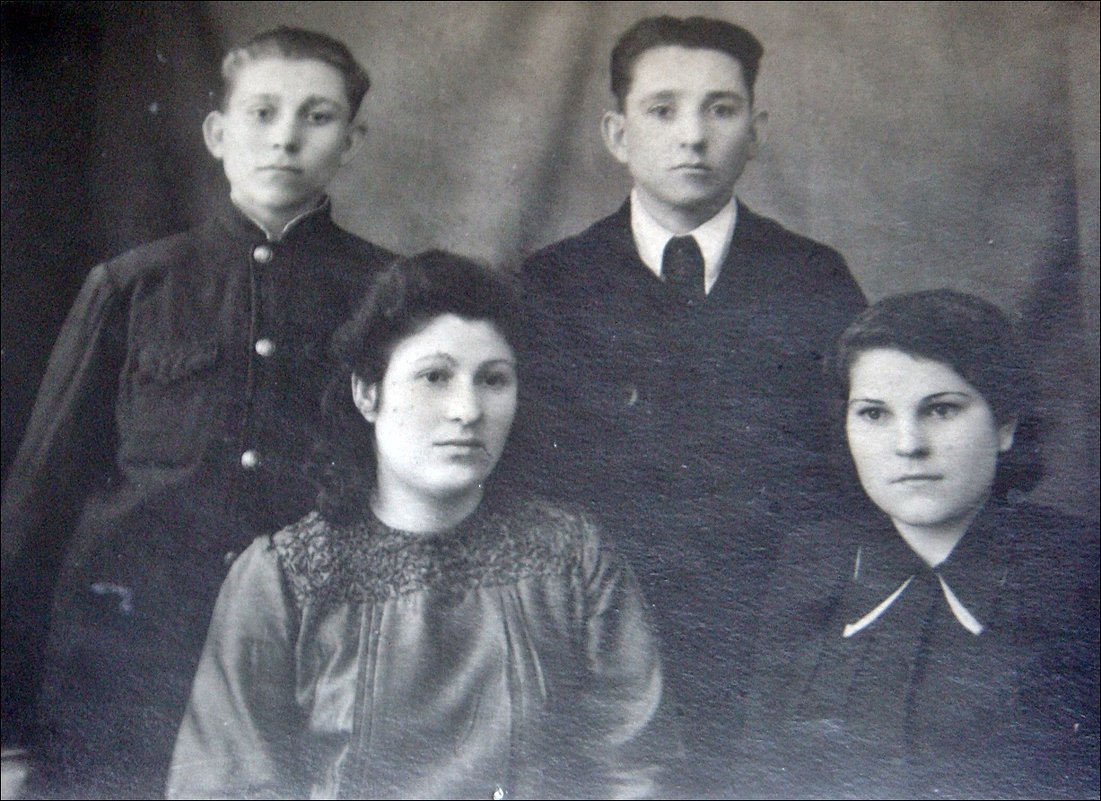 Двоюродные братья и сёстры. 1948 год - Нина Корешкова