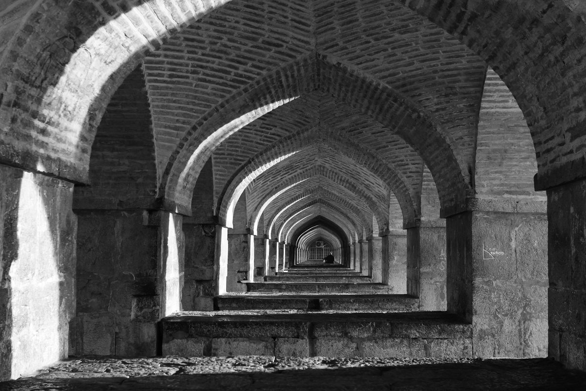 Андрей Воронин - 33 Sunrises Siosepol bridge Esfahan Iran - Фотоконкурс Epson