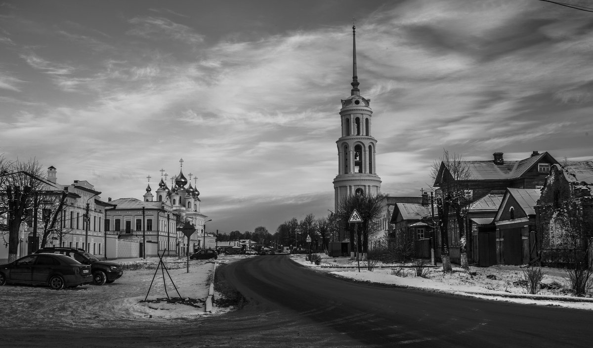 Шуя колокольня Воскресенского собора ночью