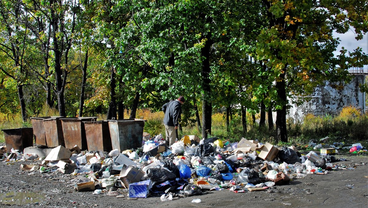 В наших урнах всегда чистота и порядок.)) - Николай Сапегин