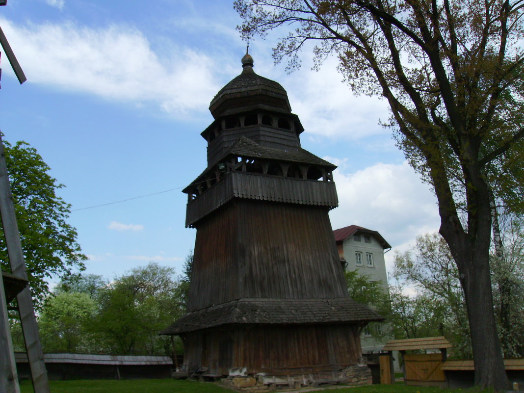 Деревянная  звонница  в  Дрогобыче - Андрей  Васильевич Коляскин