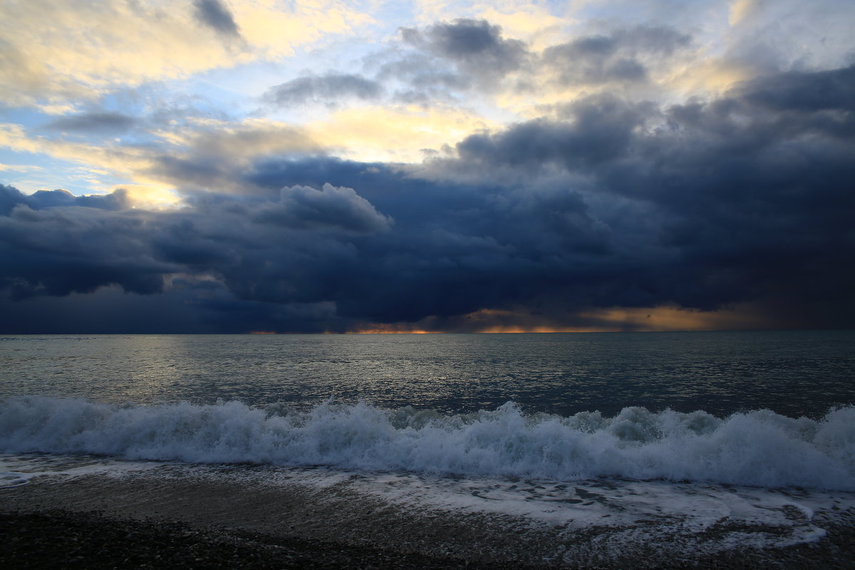 Море на закате солнца - valeriy khlopunov
