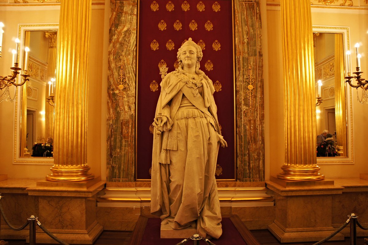 Главное украшение «Екатерининского зала» - статуя самой императрицы Екатерины Великой - Елена Павлова (Смолова)