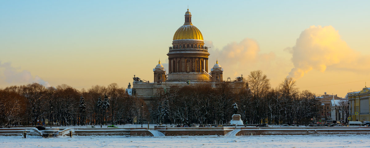 Исаакиевский собор зимой сквер