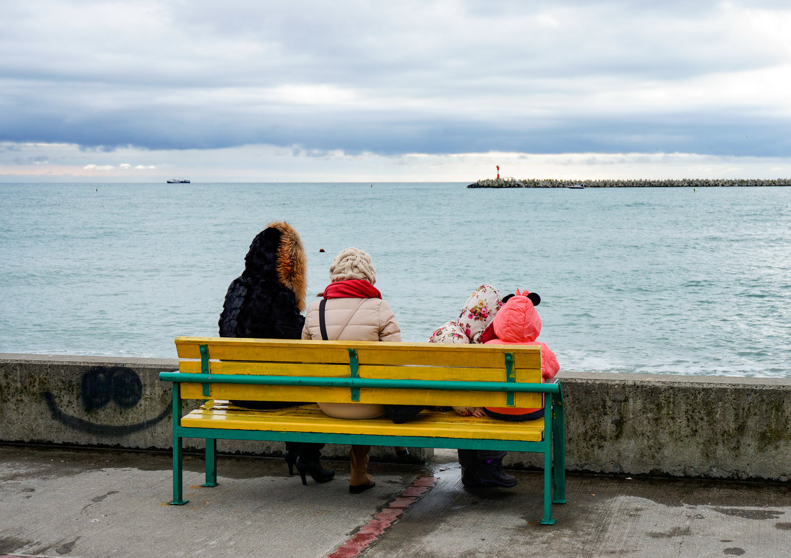 Скамейка с видом на море - Андрей Майоров