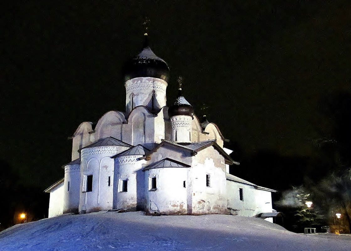 Церковь Василия на Горке во Пскове зимним вечером - Leonid Tabakov