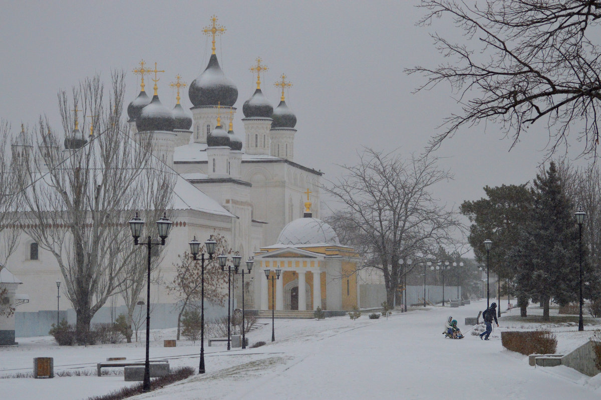 вид на Троицкий собор, территория Астраханского кремля - Алена Рыжова