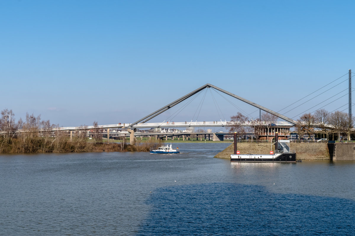 Мост через канал Рейна в зону отдыха - Witalij Loewin