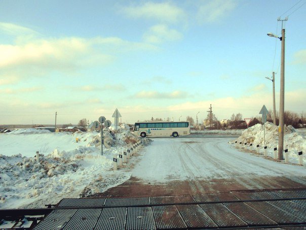 Усть-Вымь. Мартовское утро на переезде. - Николай Туркин 