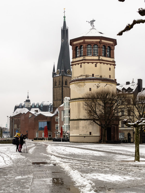 Набережная старого города после снегопада - Witalij Loewin