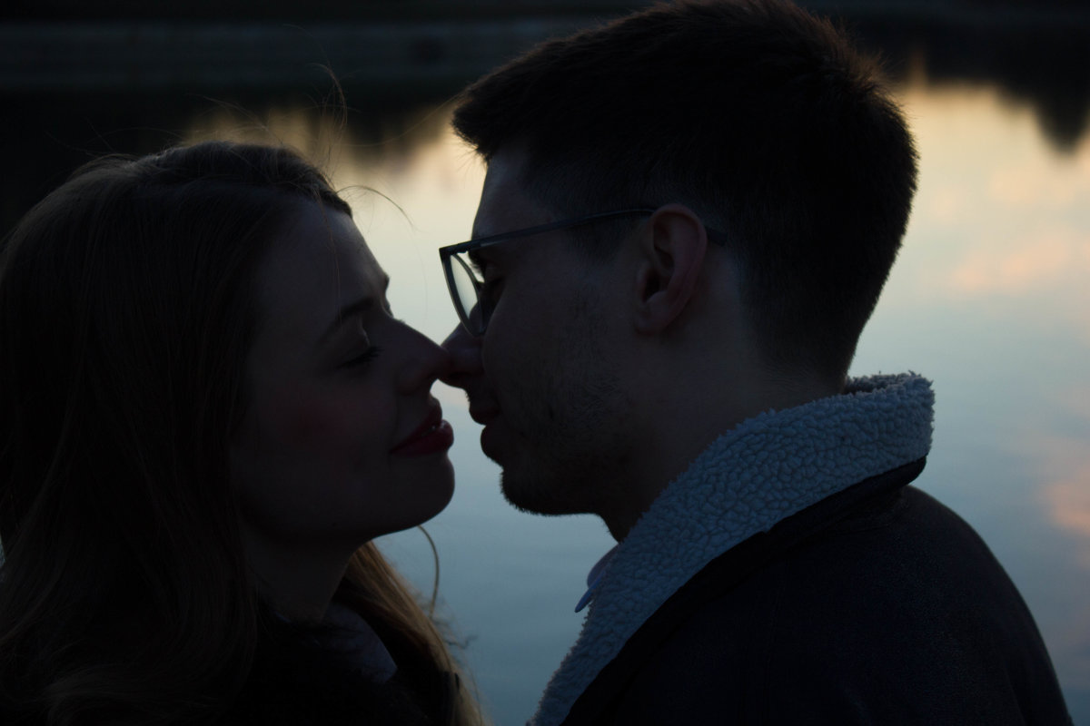 лавстори, фотосессия влюбленной пары в парке на закате - Влада Павлова