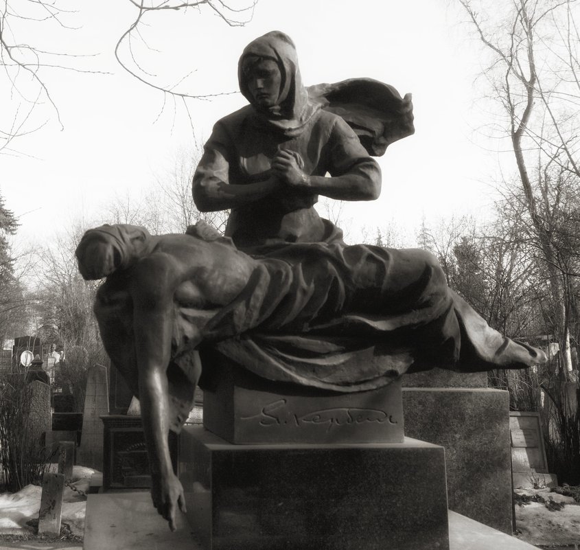 Надгробный памятник скульптора - Екатерррина Полунина