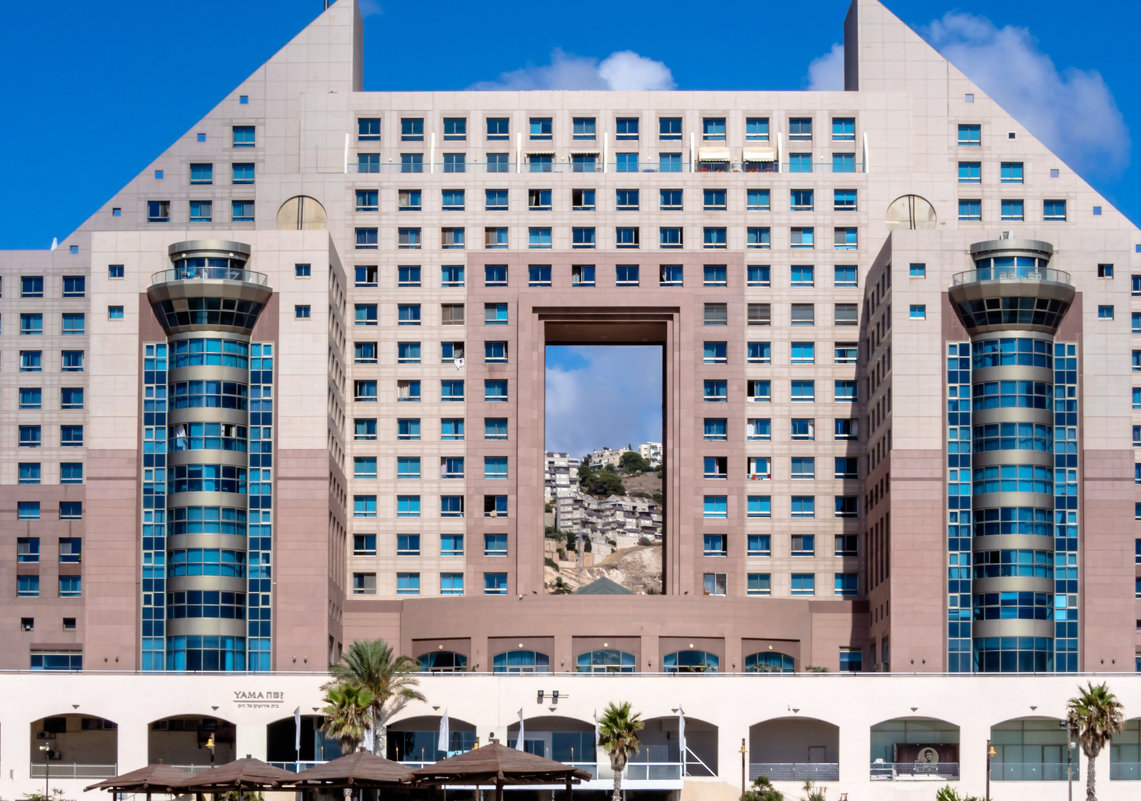 Вид сквозь гостиницу на арабский квартал - Witalij Loewin