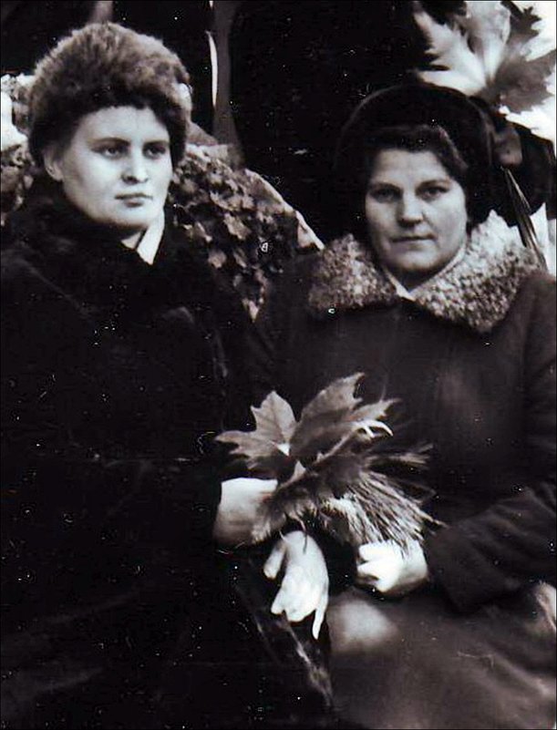 Мама в Никитском саду. 1967 г.. - Нина Корешкова