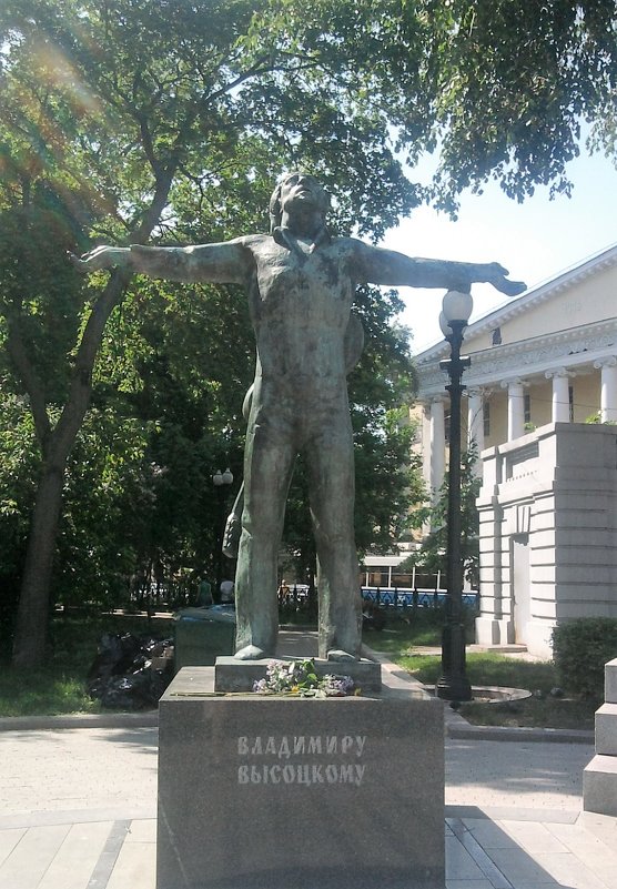 Памятник Высоцкому - Александра Полякова-Костова